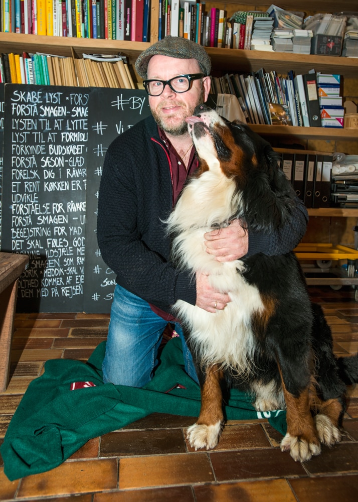 Et med og briller - Claus og hans Berner Sennenhund